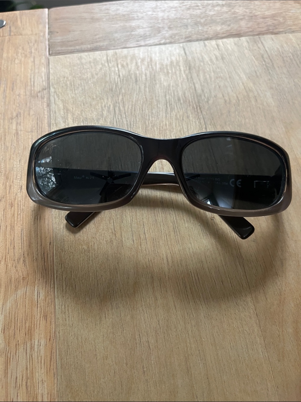 Magnified Punchbowl Maui Jim Dark Gray Rectangular Sunglasses
